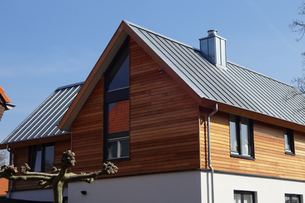 Nieuw isolerend dakelement voor metalen daken